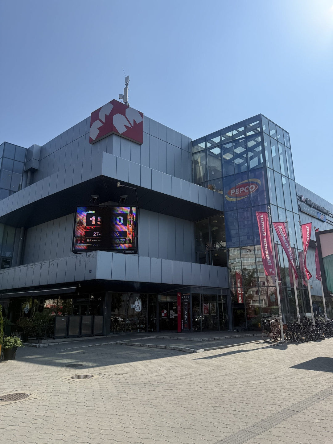 TC Mercator u Novom Sadu, Bulevar oslobođenja 102 — gde se nalazi Optika Binokl